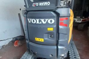 2020 VOLVO ECR18E