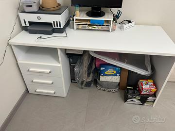 Scrivania bianca