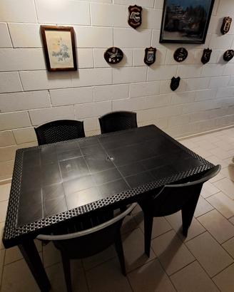 set tavolo e sedie da esterno