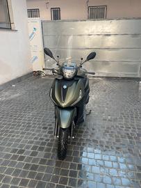 Piaggio Beverly 400 Sport