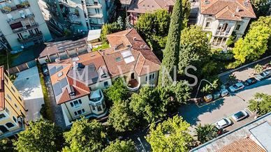 Villa di 480 m² con più di 5 locali e box auto dop