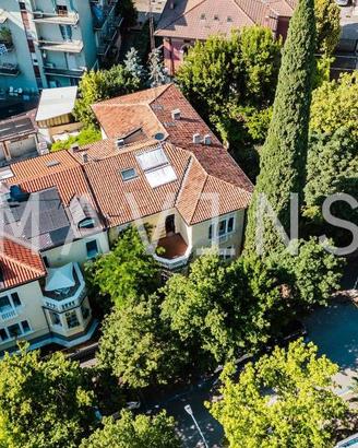 Villa di 480 m² con più di 5 locali e box auto dop