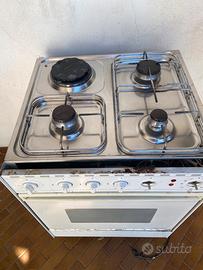 Cucina a gas forno elettrico