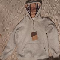 Felpa grigia con cappuccio 