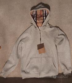 Felpa grigia con cappuccio 