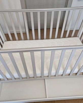 lettino in legno con sbarre della marca Italbaby