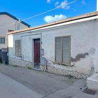 Casa semi indipendente-110mq con giardino e box