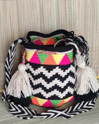 borsa media Wayuu, fatta a mano