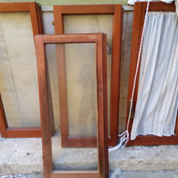 Finestra in legno con telaio e maniglia(cm100x117)