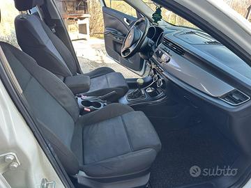 Alfa romeo giulia 2011