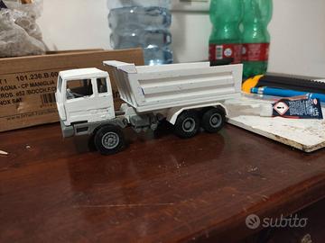 Modellino camion