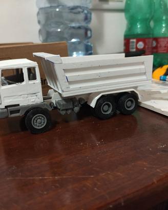 Modellino camion