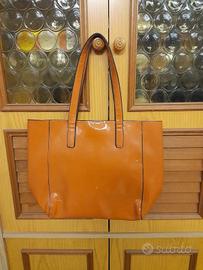 Elegante borsa a mano color arancione