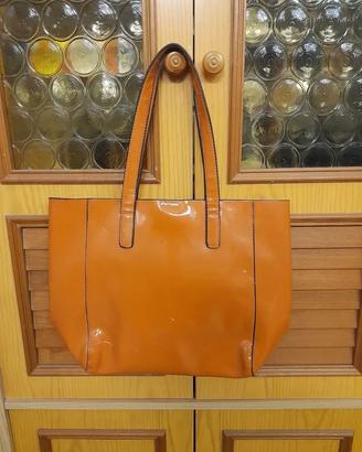 Elegante borsa a mano color arancione