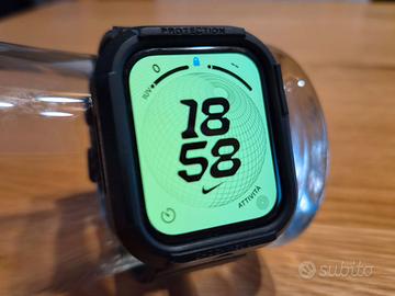 Apple Watch SE GPS 44mm + cinturino Spigen