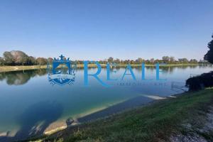 Terreno di 327000 m² a Cusago