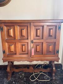 Mobiletto bar in stile spagnolo
