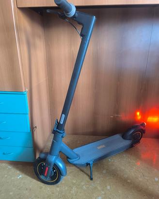 Monopattino elettrico Ninebot Segway G30 Max 