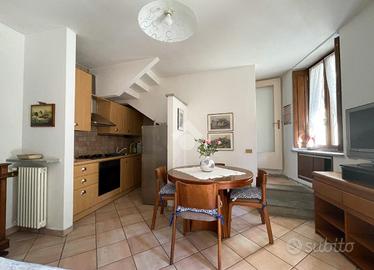 CASA SEMINDIPENDENTE A PORTO CERESIO