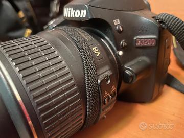 fotocamera nikon d3200 con obbiettivi flash