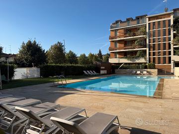 Prestigioso trilocale arredato in residence
