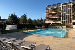 Prestigioso trilocale arredato in residence