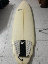 surf con fins e leash