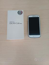 Galaxy S3 Neo con tutti i suoi accessori originali