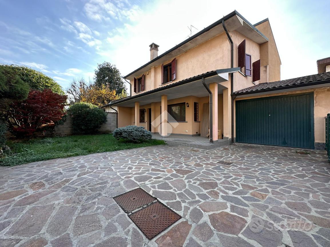 VILLA SINGOLA A RIVOLTA D'ADDA - Vista 2
