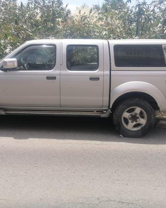 Nissan Navara Autocarro con cassone + cabina allun