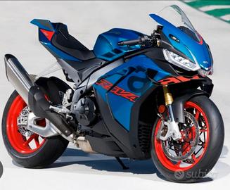 Per motociclisti Aprilia fare un gruppo monomarca
