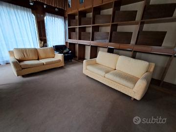 divani 2 e 3 posti in stoffa