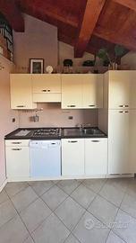 Cucina completa usata con elettrodomestici integra