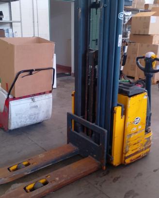 carrello stoccatore om