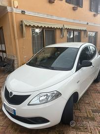 Lancia ypslon 3serie 1.2 benzina 5 porte