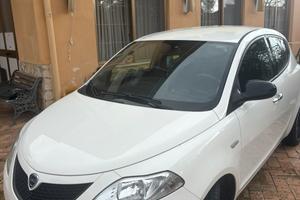 Lancia ypslon 3serie 1.2 benzina 5 porte