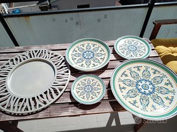 piatti decorativi e da portata dipinti a mano.
