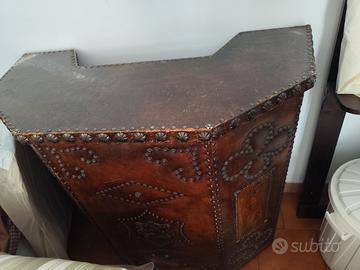 Mobile bar in pelle e legno