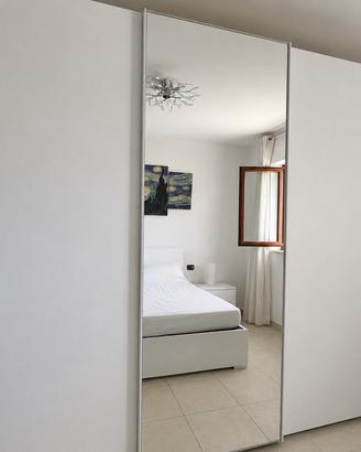 Arradament camera da letto, tavolo e sedie, divano