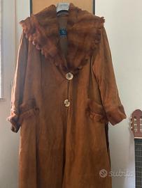 Cappotto vintage in pelle con bordature di visone