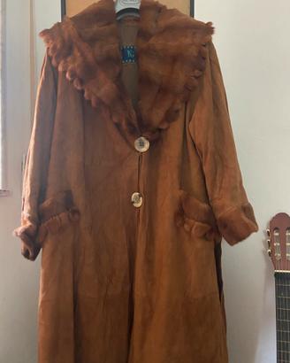 Cappotto vintage in pelle con bordature di visone