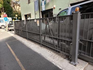 Cancello in  ferro zincato colore grigio