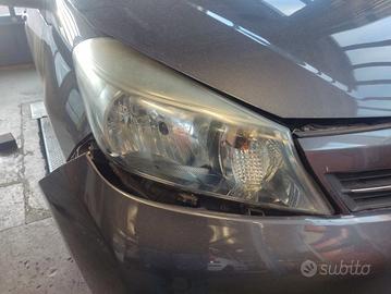 Proiettore destro TOYOTA YARIS del 2012