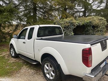 Nissan Navara King Cab Copertura poster. tonneau
