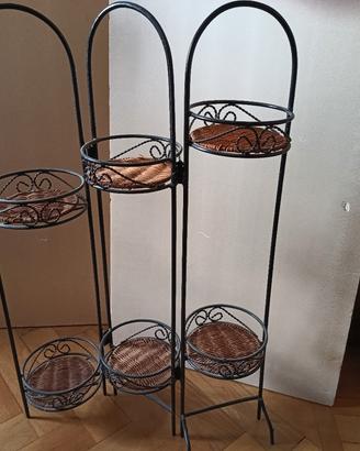porta vasi in ferro battuto e rattan