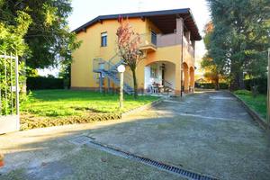 Casa indipendente di 250 m² con più di 5 locali e 