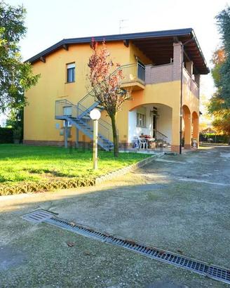 Casa indipendente di 250 m² con più di 5 locali e 