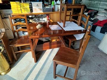 Tavolo in legno regolabile in altezza e apribile