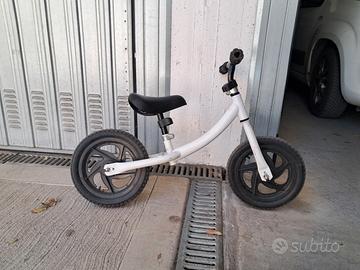 bicicletta senza pedali