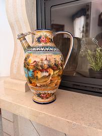 Brocca decorativa in ceramica. Decorata a mano